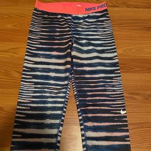 Nike pro cropped striped legging